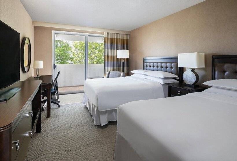 带2个双人床的标准工作室, Sheraton Greensboro