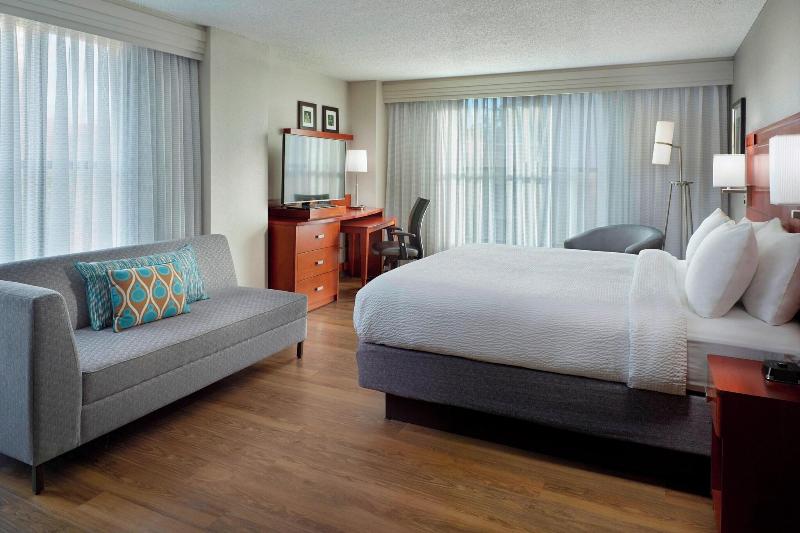 חדר סטנדרט עם מיטת קינג, Courtyard Atlanta Decatur Downtown/emory