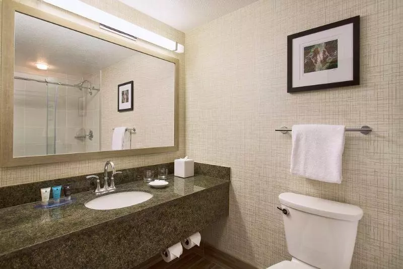 身障者適用キングサイズベッドルーム, AC Hotel by Marriott Portland Lake Oswego