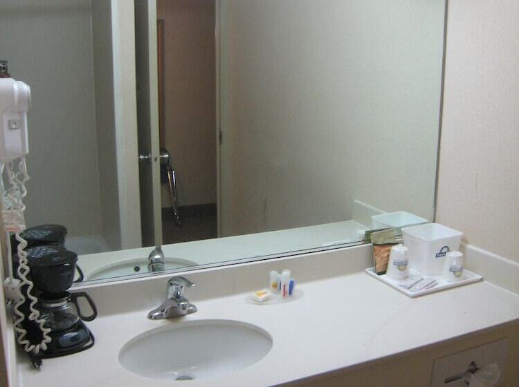 스탠다드 룸 더블 침대 2개, Days Inn By Wyndham Columbus Airport