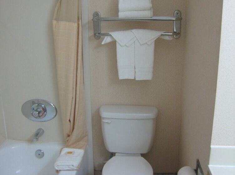 스탠다드 룸 더블 침대 2개, Days Inn By Wyndham Columbus Airport