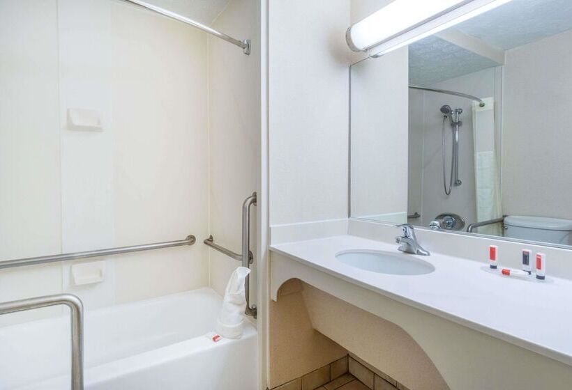 Номер Стандарт 2 Двуспальные Кровати, Days Inn By Wyndham Columbus Airport