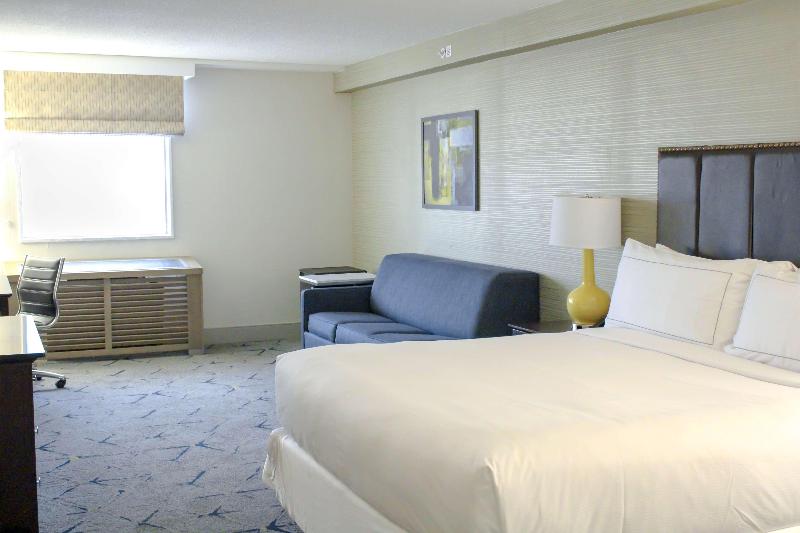 주니어 스위트 킹사이즈 침대, Doubletree By Hilton Washington Dc Silver Spring