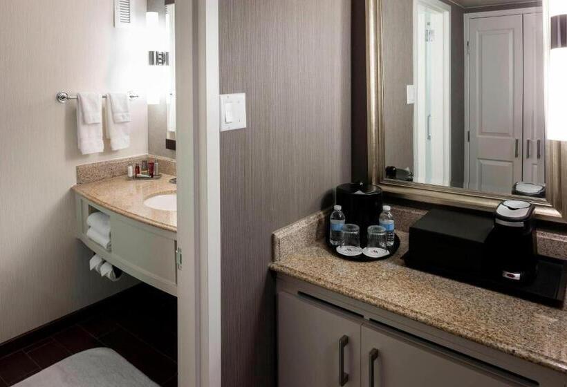 חדר סטנדרט עם מיטת קינג, Fairfax Marriott At Fair Oaks