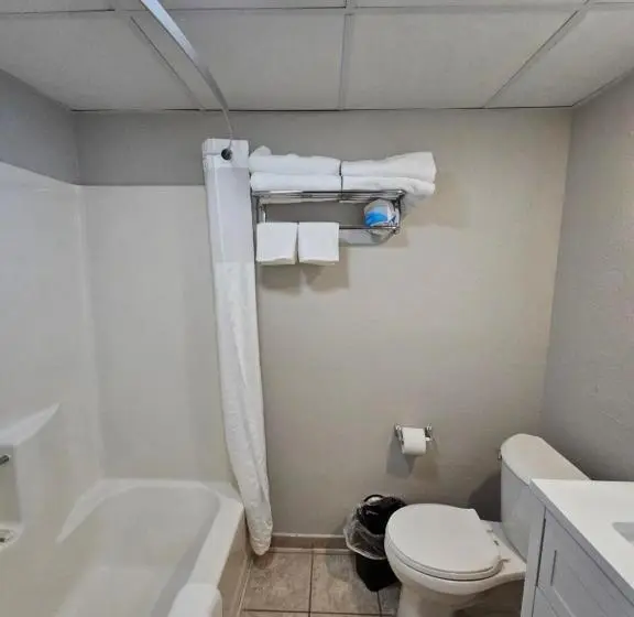 اتاق استاندارد چهار تخته, Germaine Inn South Portland