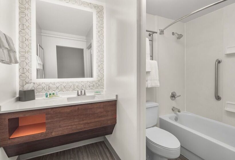 Номер Стандарт 2 Двуспальные Кровати, Holiday Inn Charleston Riverview, An Ihg