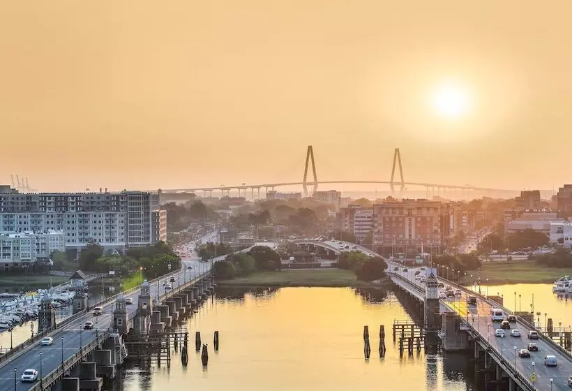 ２ダブルベッドのスタンダードルーム, Holiday Inn Charleston Riverview, An Ihg