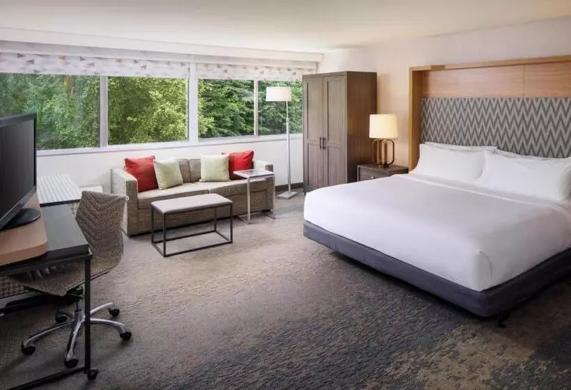 اتاق استاندارد با تخت بزرگ برای معلولان, Holiday Inn Charlottesville Monticello, An Ihg