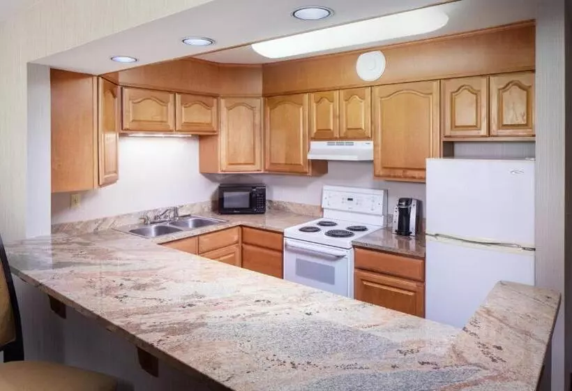 سوئیت با تخت بزرگ, Holiday Inn Charlottesville Monticello, An Ihg