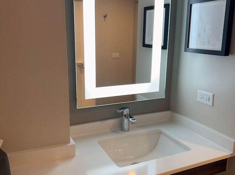 اتاق استاندارد با 2 تخت دوبل, Holiday Inn Chicago – Midway Airport S By Ihg