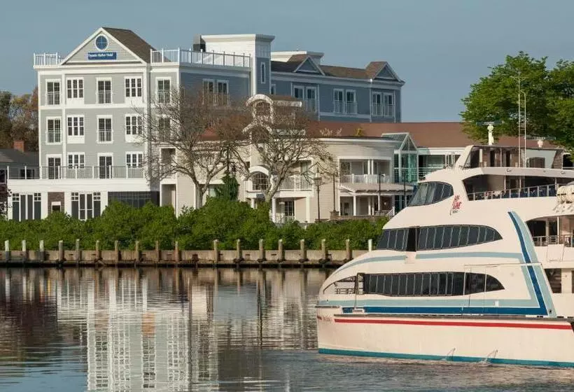 اتاق لوکس با تخت بزرگ, Hyannis Harbor