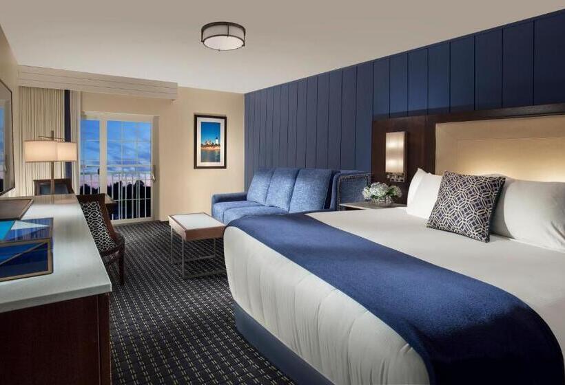 اتاق لوکس با تخت بزرگ, Hyannis Harbor