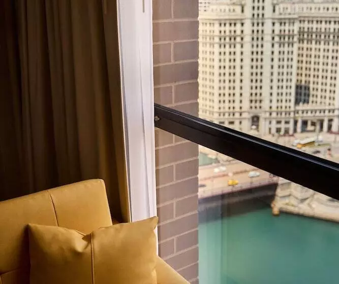 Junior suite with river view, Hyatt Regency Chicago