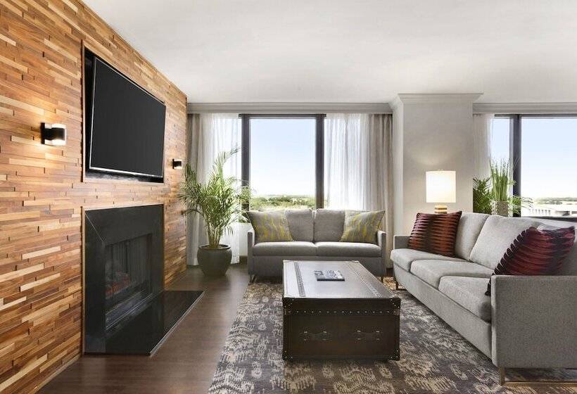 سوییت, Hyatt Regency Savannah