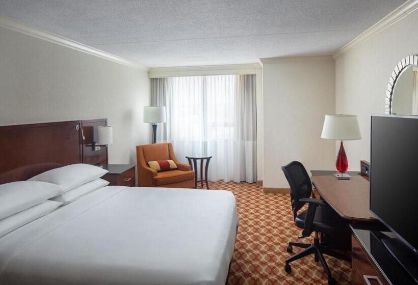 חדר סטנדרט עם מיטת קינג, Indianapolis Marriott East