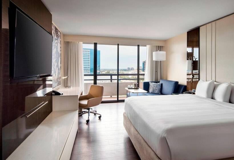 غرفة كلوب, Irvine Marriott