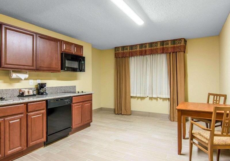 带大床的套房, Mainstay Suites Williamsburg Historic Area