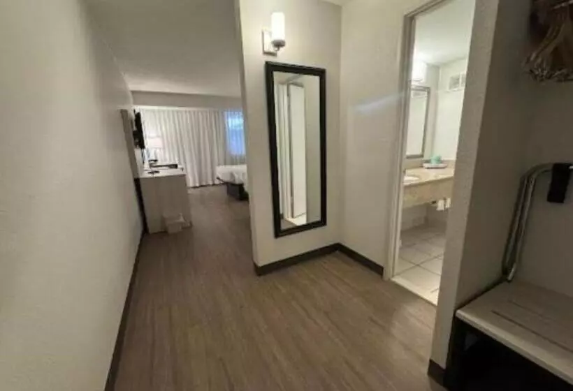 スタンダード４人部屋, Quality Inn & Suites East Syracuse  Carrier Circle