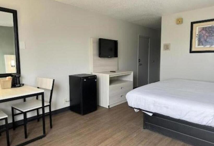 身障者適用キングサイズベッドルーム, Quality Inn & Suites East Syracuse  Carrier Circle