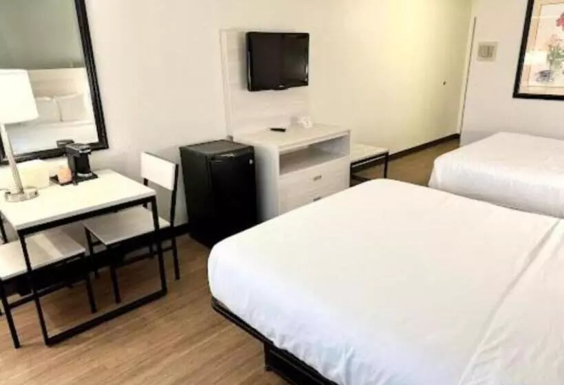 身障者適用スタンダードルーム, Quality Inn & Suites East Syracuse  Carrier Circle