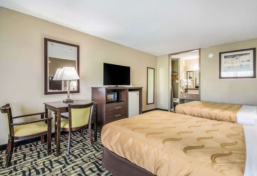 Номер Стандарт 2 Двуспальные Кровати, Quality Inn & Suites