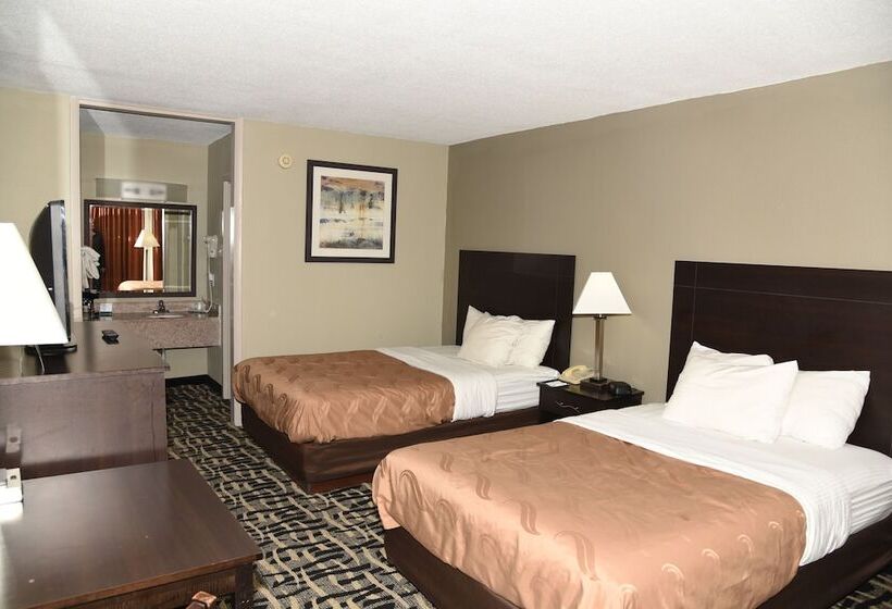 Номер Стандарт 2 Двуспальные Кровати, Quality Inn & Suites