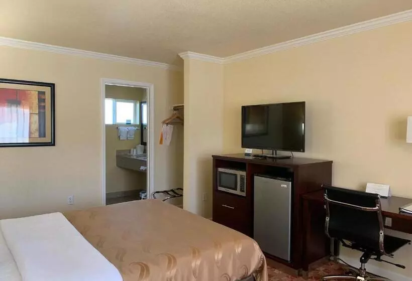 اتاق استاندارد با تخت بزرگ برای معلولان, Quality Inn Ukiah