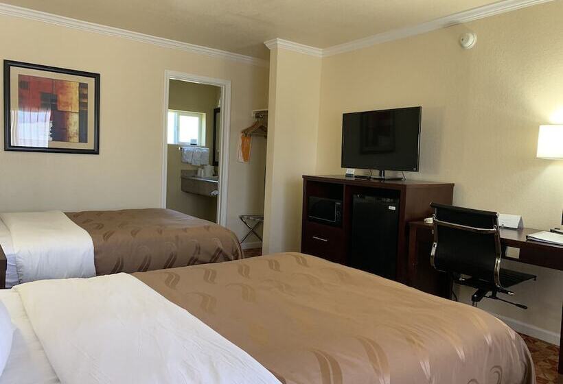 带2个双人床的标准工作室, Quality Inn Ukiah