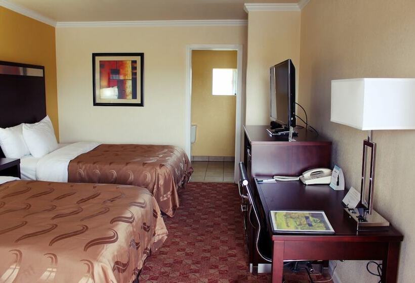 带2个双人床的标准工作室, Quality Inn Ukiah