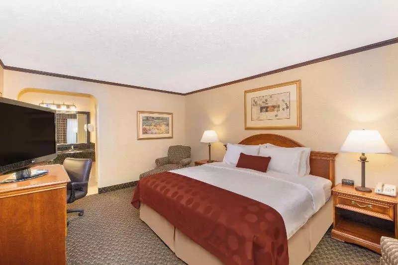 سوئیت با تخت بزرگ, Ramada By Wyndham Midtown Grand Island