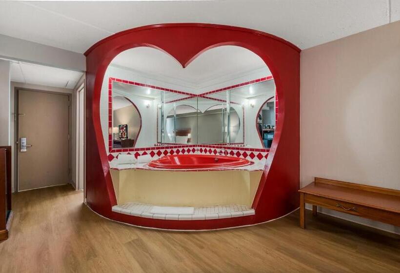 Люкс Кровать Кинг, Red Roof Inn And Suites Newark   University