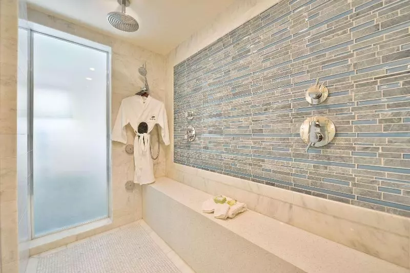 سوئیت با تخت بزرگ, Voco Laguna Hills