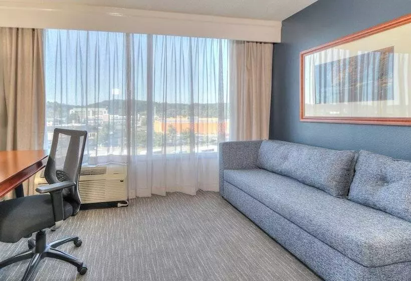 キングサイズベッドのデラックスルーム, The Ramsey Hotel And Convention Center