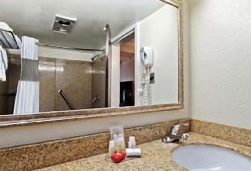 Номер Deluxe, Red Carpet Inn & Suites