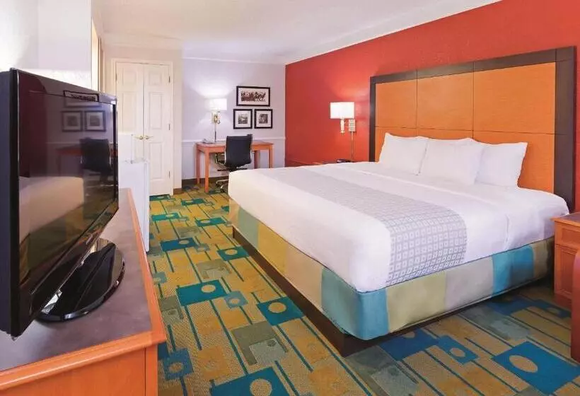 身障者適用キングサイズベッドルーム, Baymont By Wyndham Lubbock Downtown Civic Center