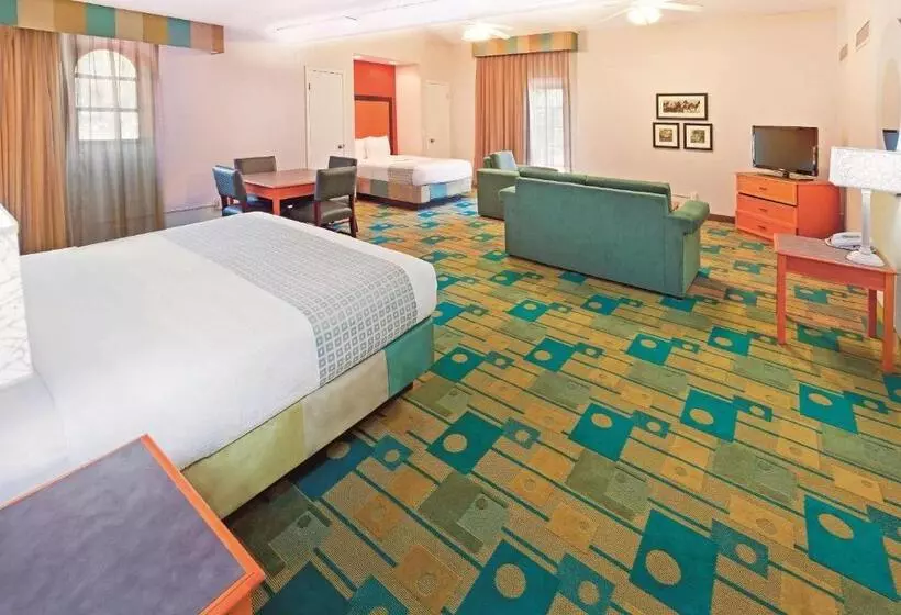 デラックススタジオ, Baymont By Wyndham Lubbock Downtown Civic Center