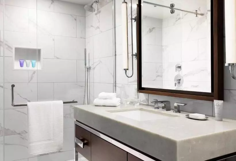 اتاق استاندارد با چشمانداز شهر, Boston Marriott Long Wharf