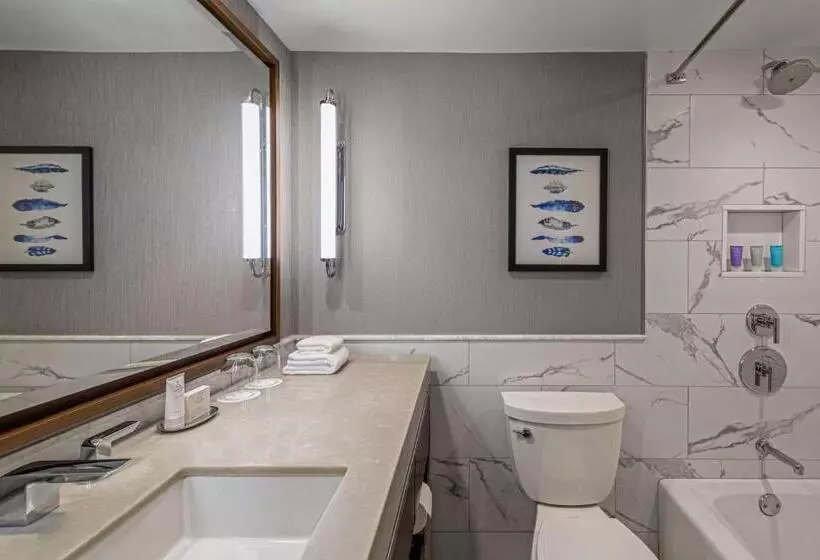 اتاق استاندارد با چشمانداز شهر, Boston Marriott Long Wharf