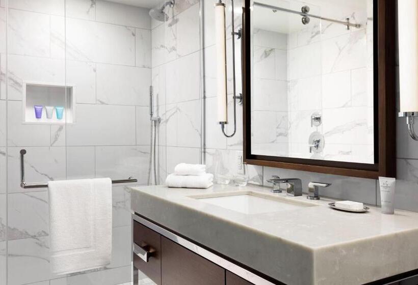 适合残疾人士使用的带超级大床的标准间, Boston Marriott Long Wharf
