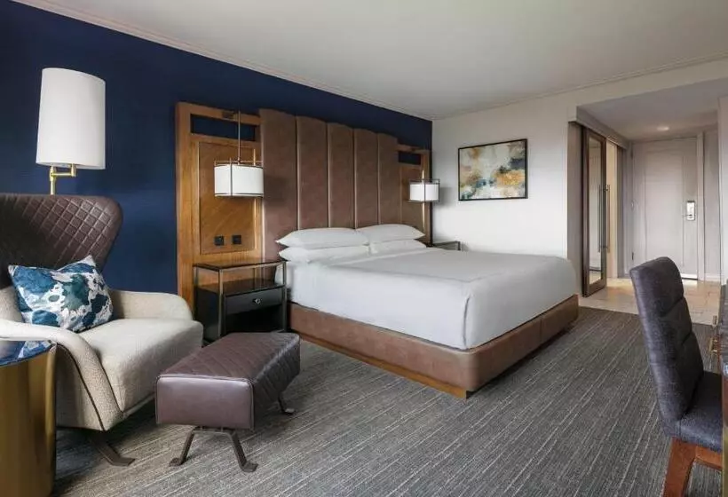 اتاق استاندارد با تخت بزرگ برای معلولان, Boston Marriott Long Wharf