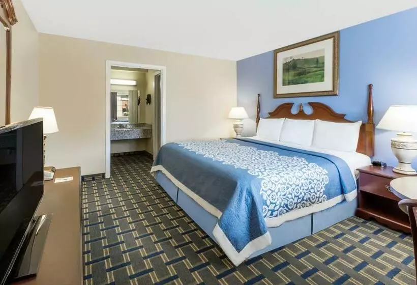 キングサイズベッドのスタンダードルーム, Days Inn By Wyndham Plymouth