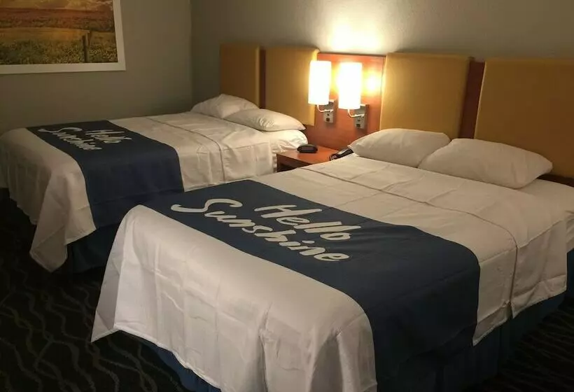 2ダブルベッドのスタンダードルーム, Days Inn & Suites By Wyndham Cincinnati North