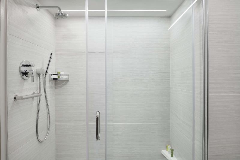 Номер Deluxe Вид на Бассейн, Hilton Washington Dc National Mall The Wharf