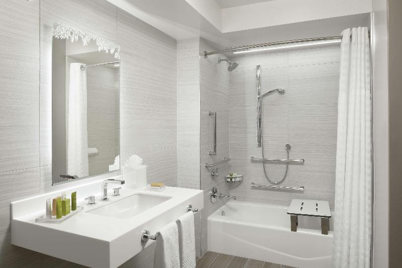 Номер Deluxe Кровать Кинг, Hilton Washington Dc National Mall The Wharf