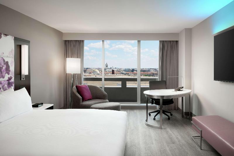 Номер Deluxe Кровать Кинг, Hilton Washington Dc National Mall The Wharf