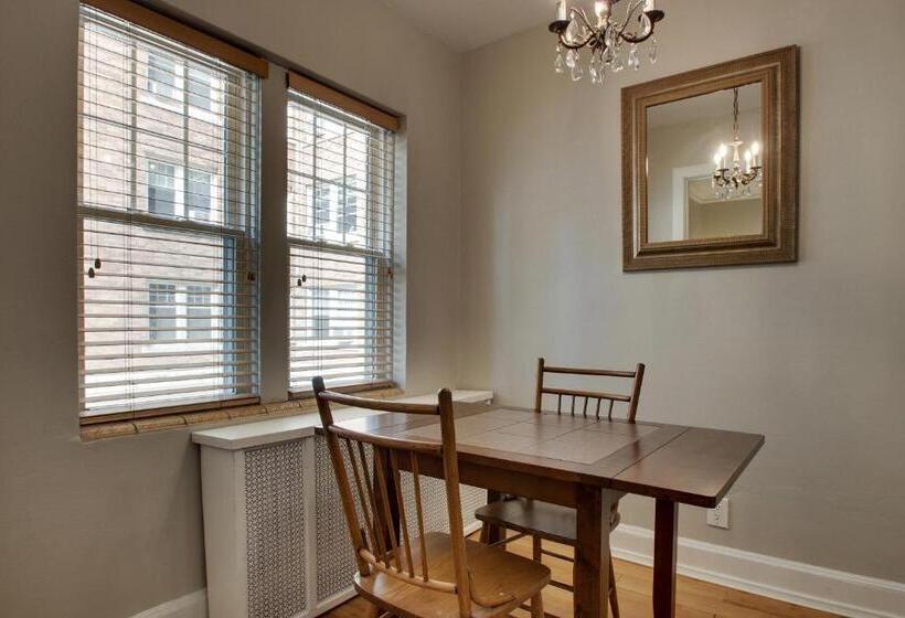 Полулюкс, Knickerbocker On The Lake