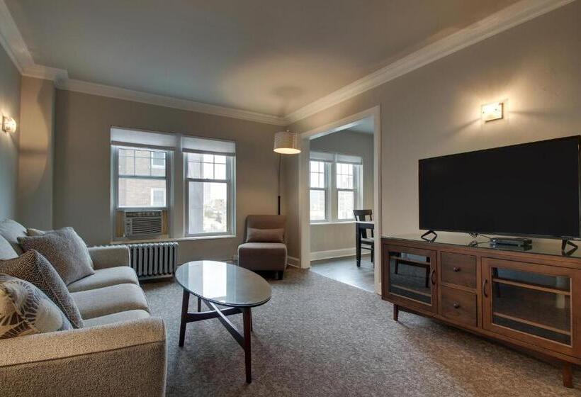 Люкс, Knickerbocker On The Lake