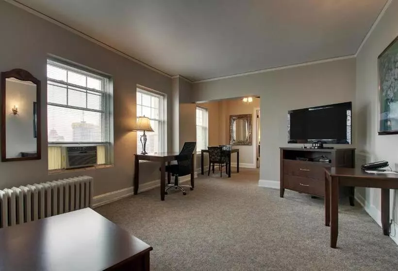 Suite, Knickerbocker On The Lake