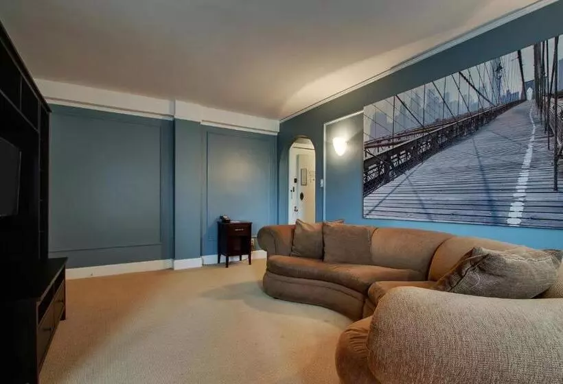 Suite, Knickerbocker On The Lake