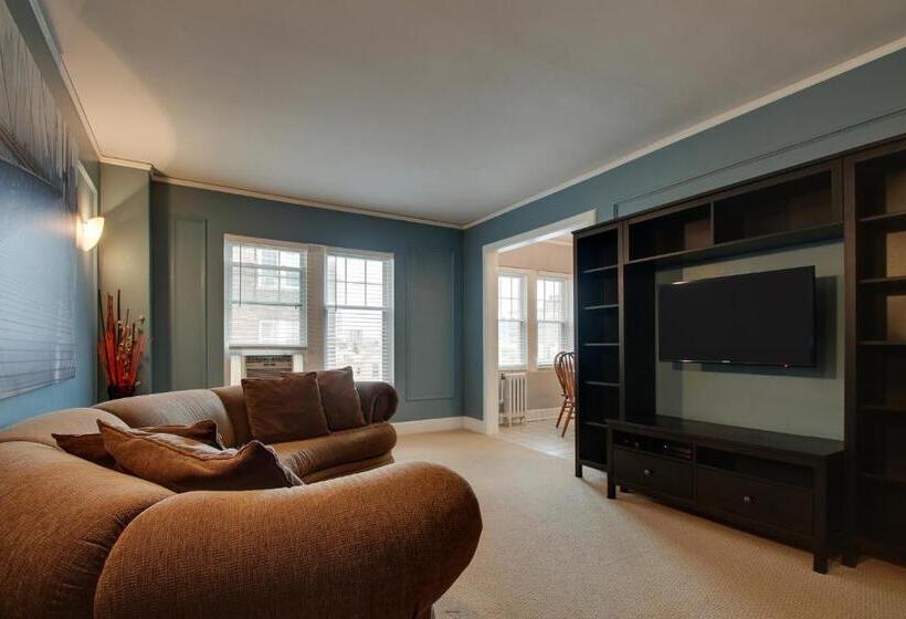 Люкс, Knickerbocker On The Lake